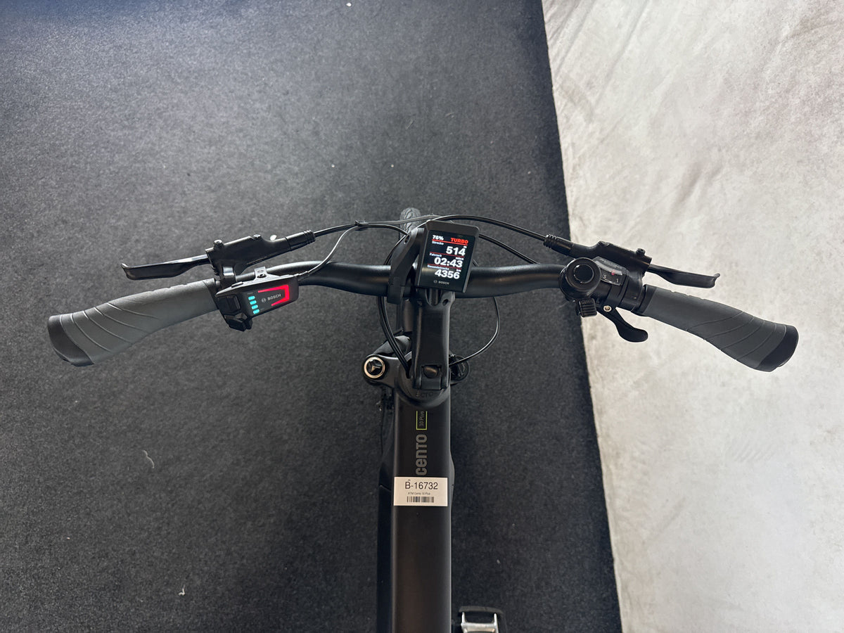 KTM Cento 10 Plus gebraucht – Cockpit aus Fahrersicht