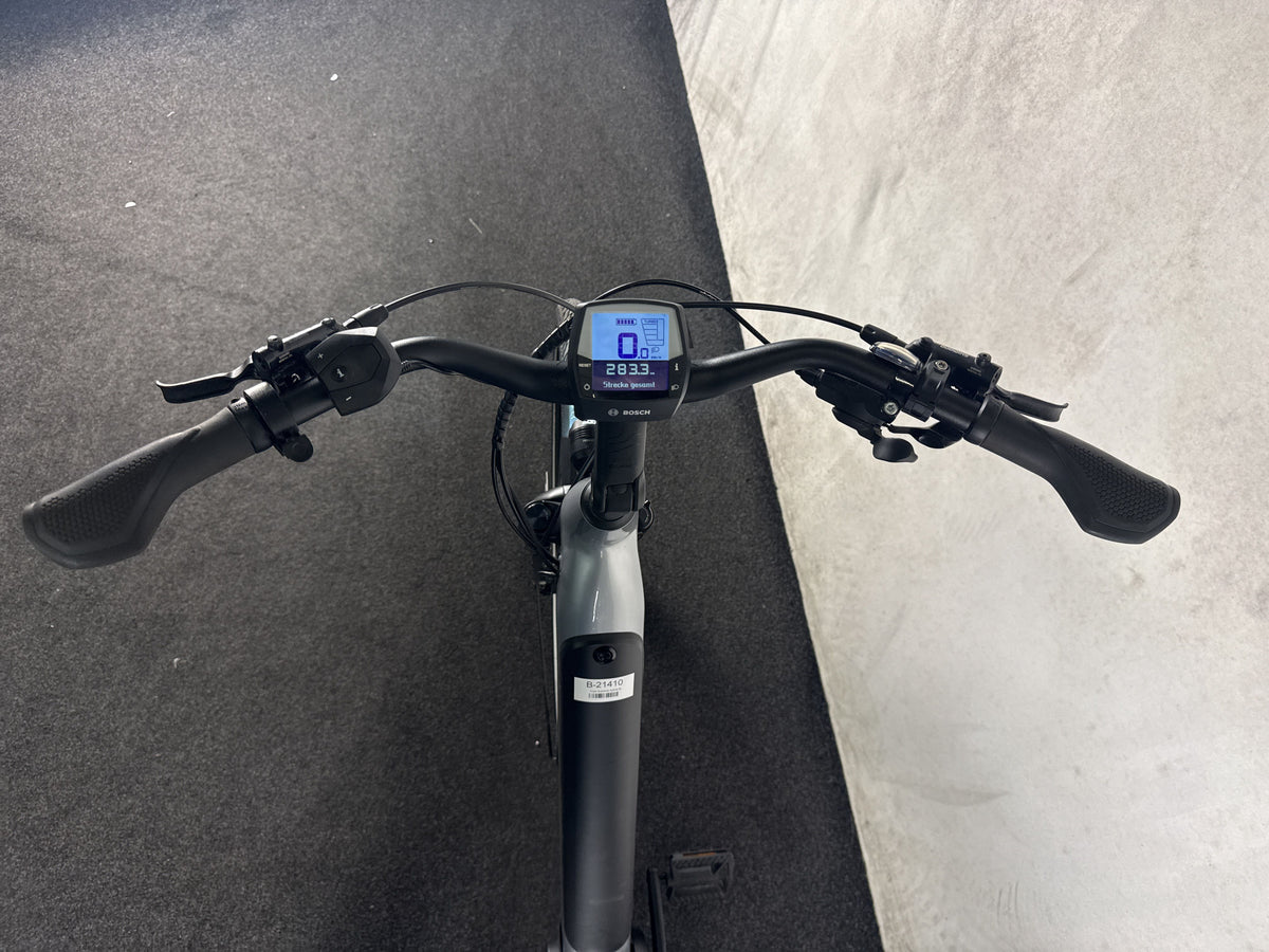 Cube Supreme Hybrid 625 gebraucht – Cockpit aus Fahrersicht