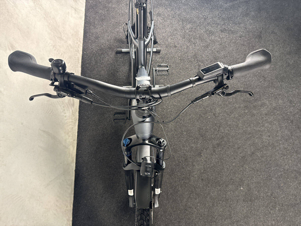 Cube Kathmandu Hybrid ONE 800 gebraucht – Cockpit von vorne
