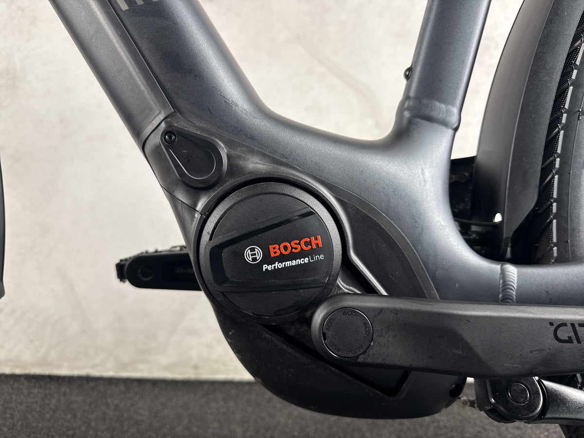 Cube Touring Hybrid Pro 625 gebraucht – Motor von links