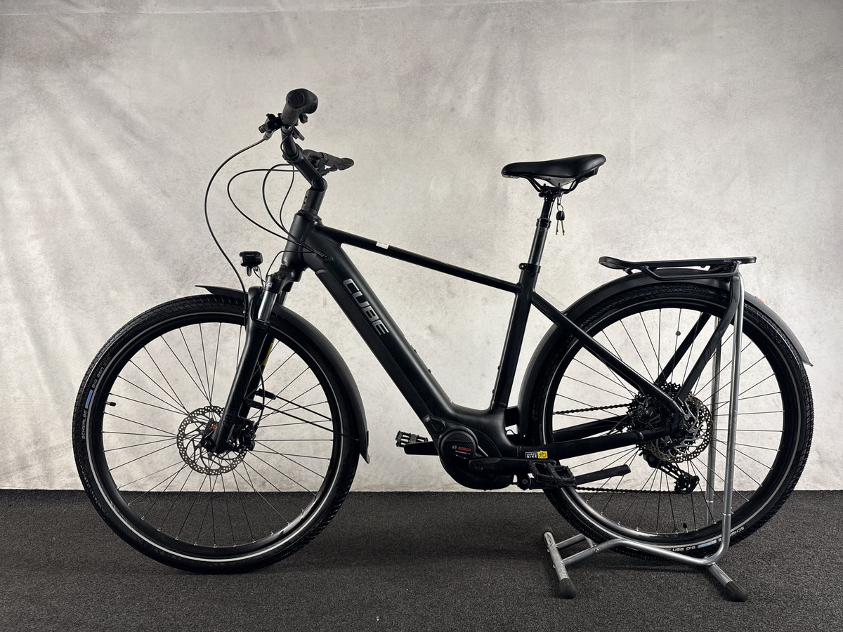 CUBE Touring Hybrid Pro 625 gebraucht – Seitenansicht links