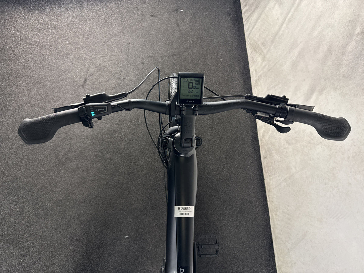 CUBE Touring Hybrid Pro 625 gebraucht – Cockpit aus Fahrersicht