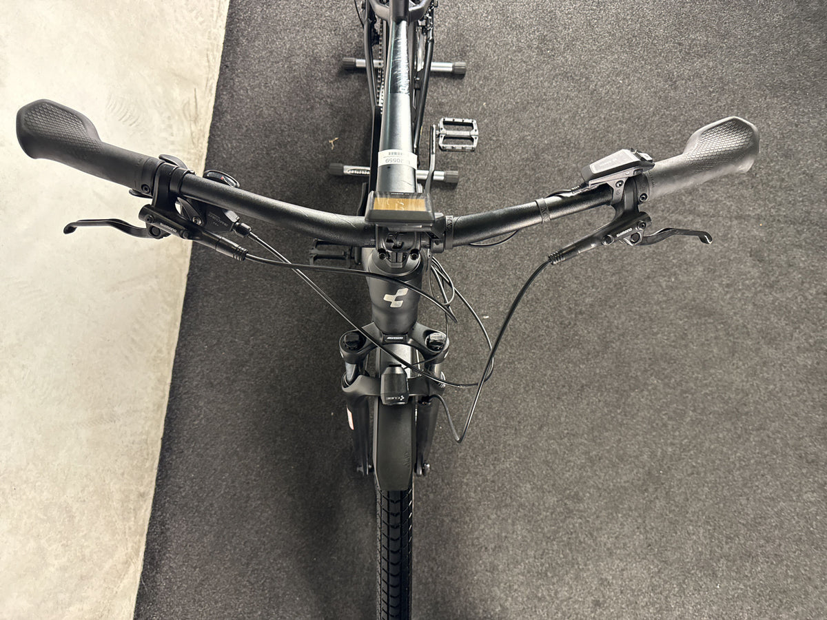 CUBE Touring Hybrid Pro 625 gebraucht – Cockpit von vorne