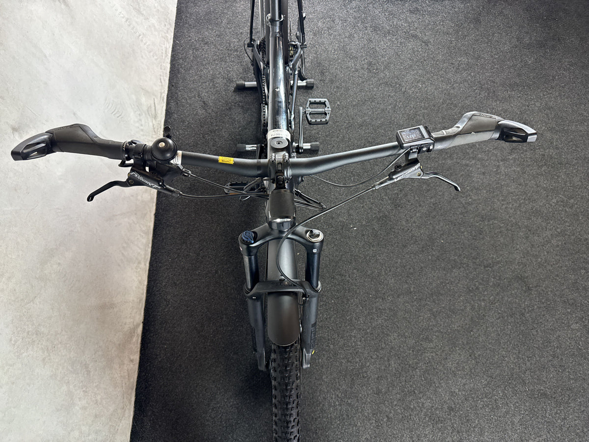 Giant Stance E+ EX gebraucht – Cockpit von vorne