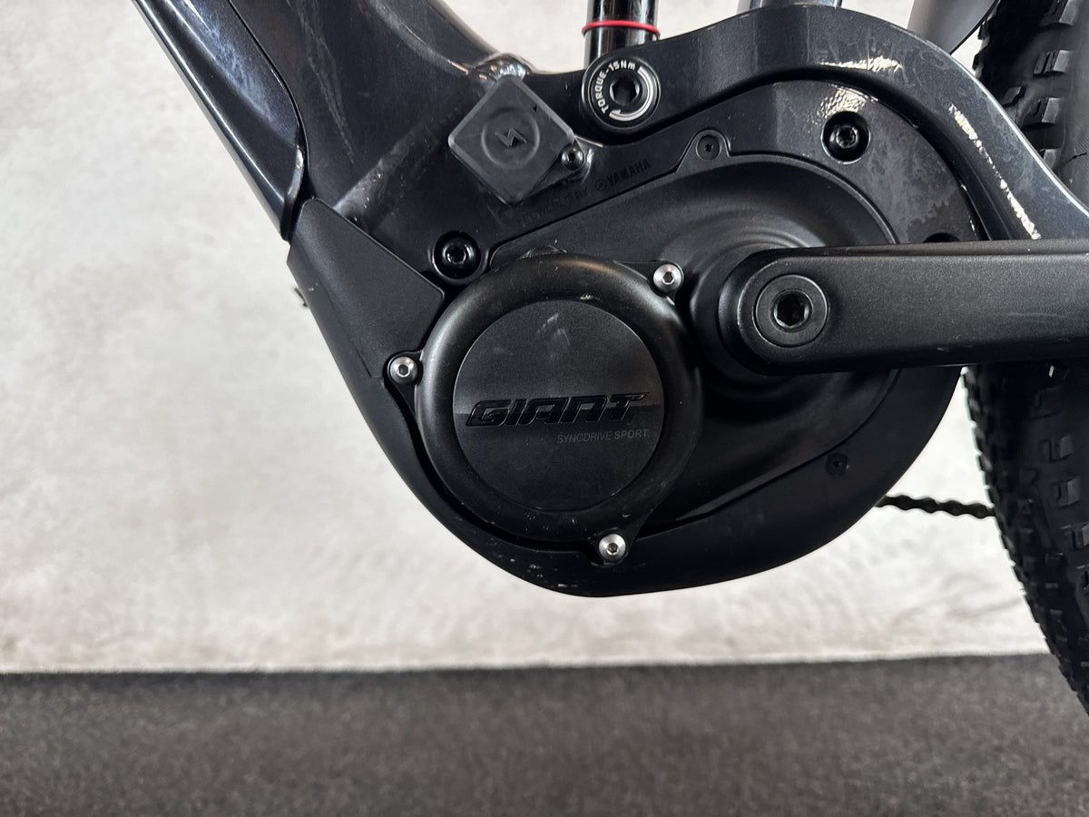Giant Stance E+ EX gebraucht – Motor von links