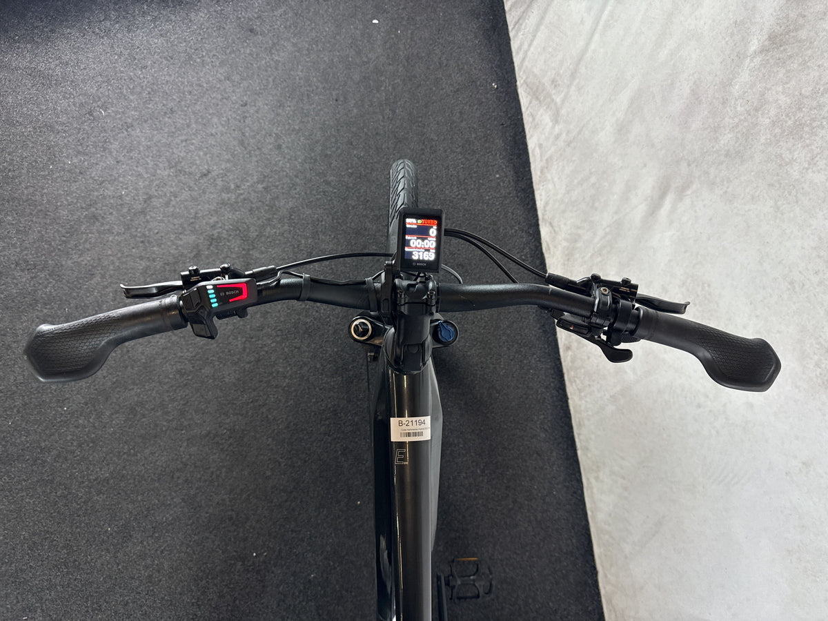 Cube Kathmandu Hybrid EXC 750 gebraucht – Cockpit aus Fahrersicht