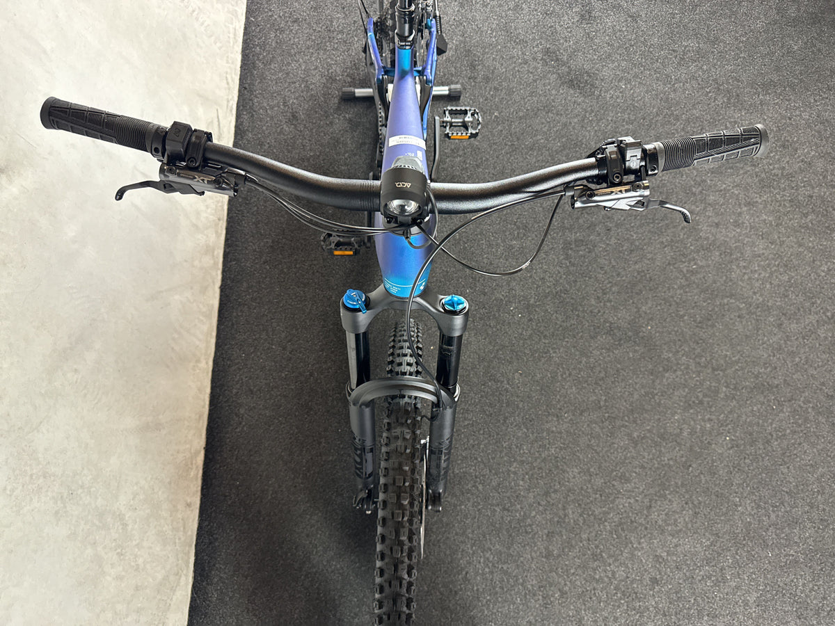 CUBE Stereo Hybrid ONE44 HPC SLX 800 gebraucht – Cockpit von vorne