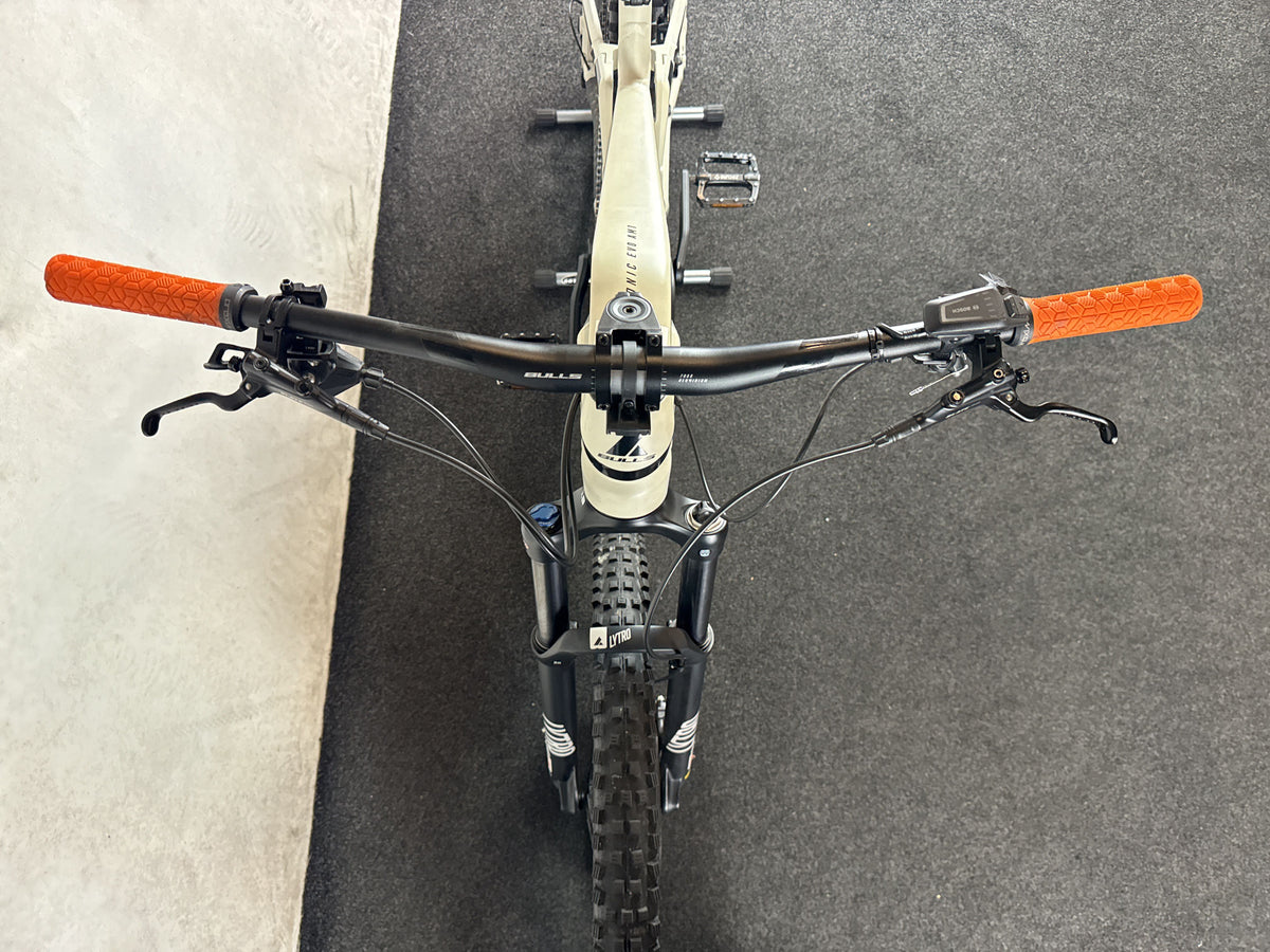 Bulls Sonic EVO AM 1 gebraucht – Cockpit von vorne