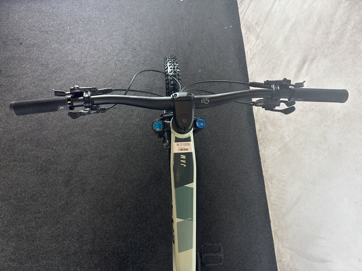 Focus Jam 6.9 gebraucht – Cockpit aus Fahrersicht