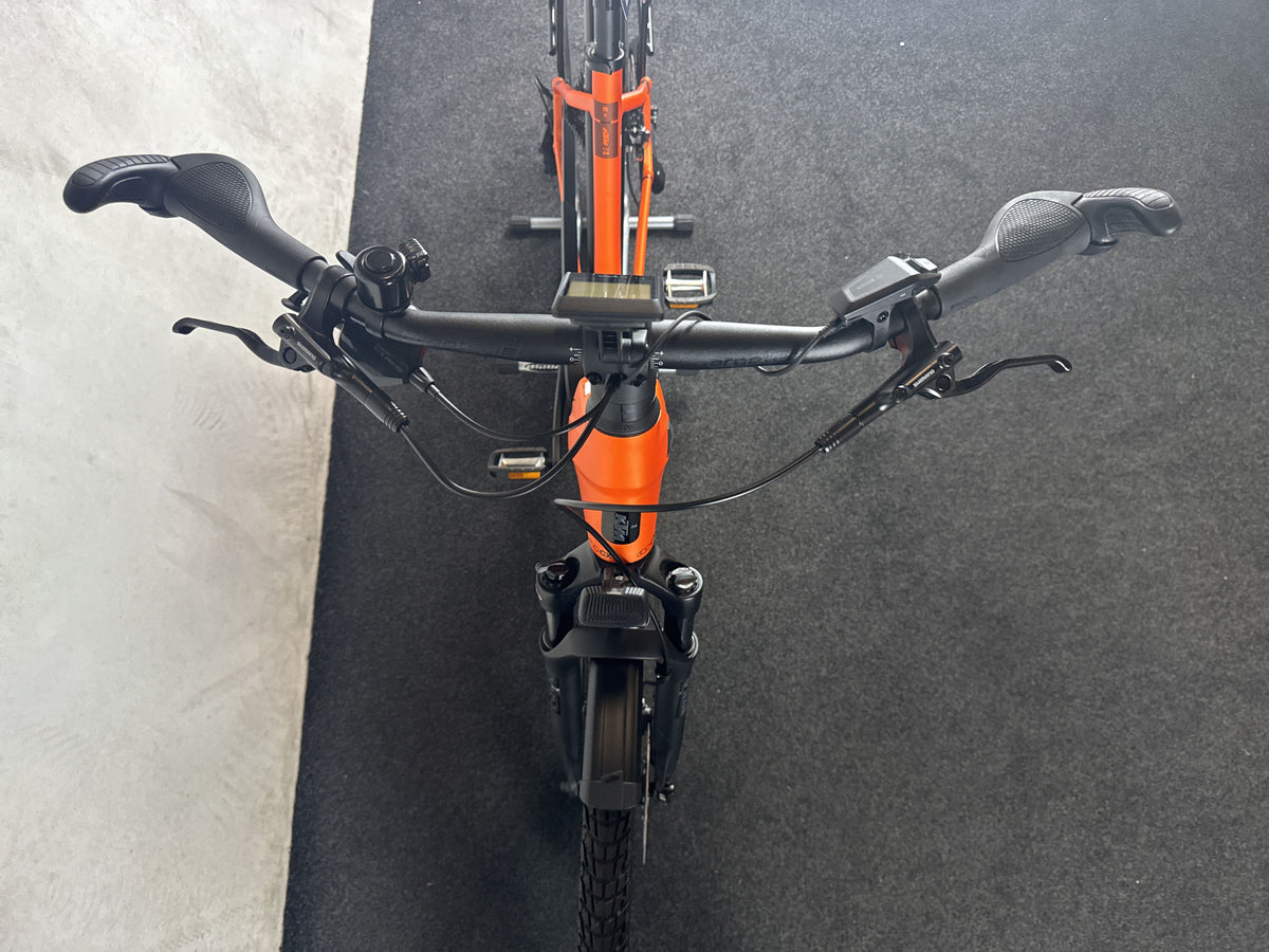 KTM Macina Ultimate Pro gebraucht – Cockpit von vorne
