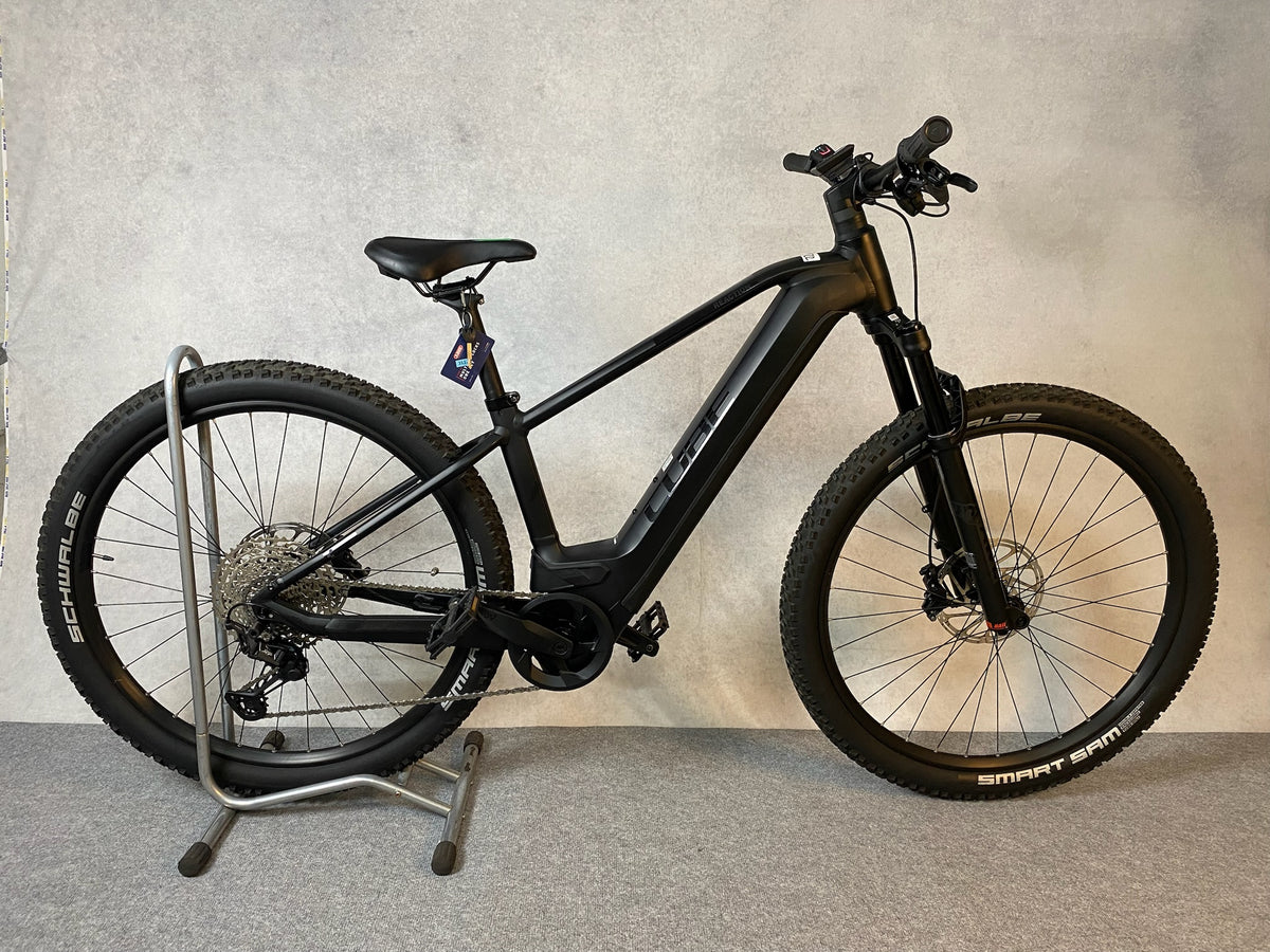 Cube Reaction Hybrid SLX 750
