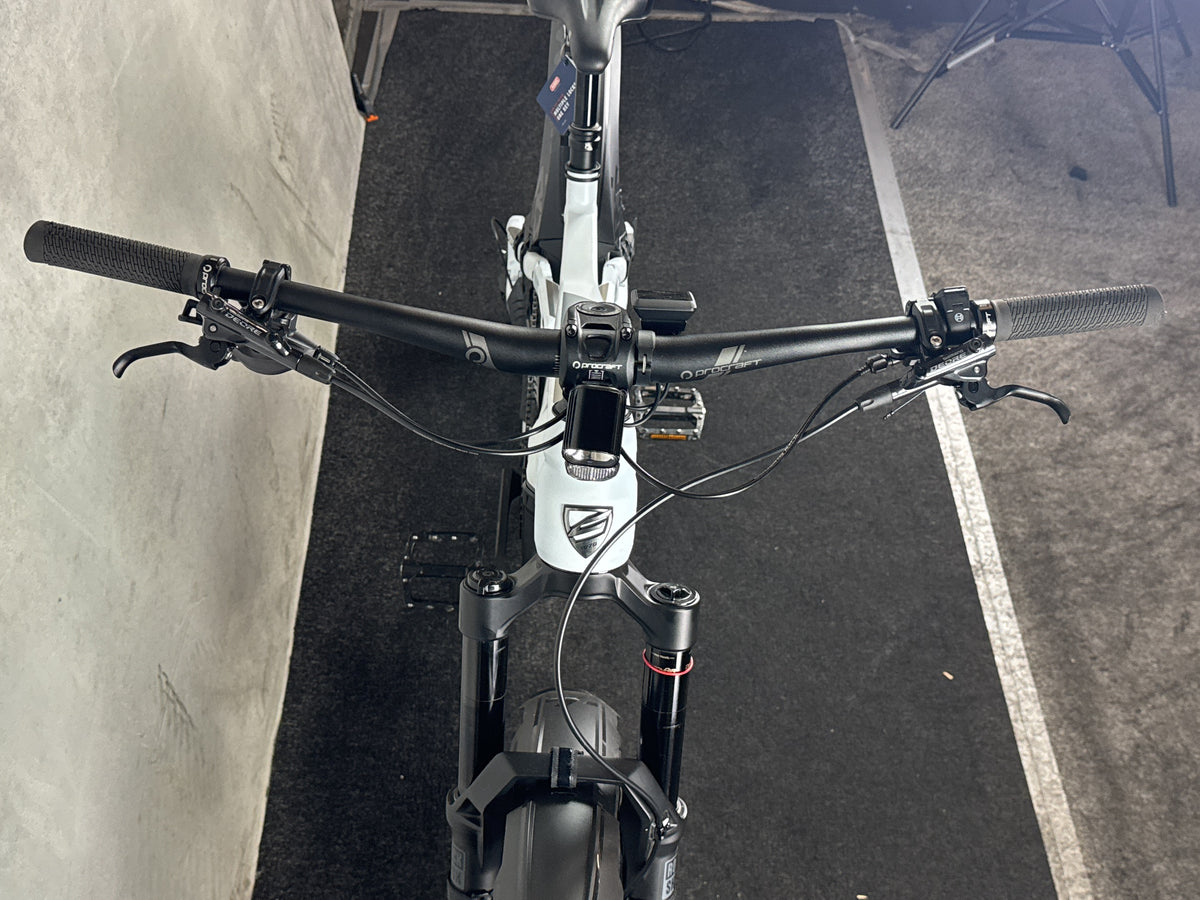 Bifoco — cockpit_von_vorne