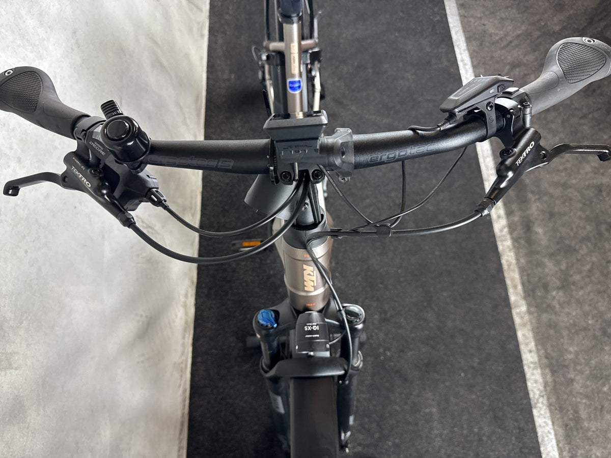 Bifoco — cockpit_von_vorne