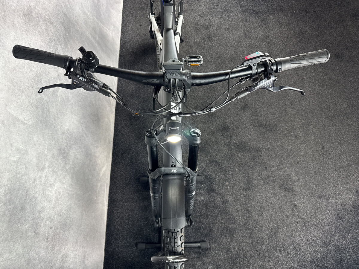 Bifoco — cockpit_von_vorne