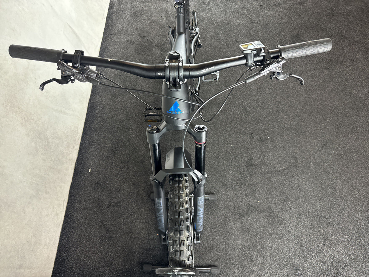 Bifoco — cockpit_von_vorne