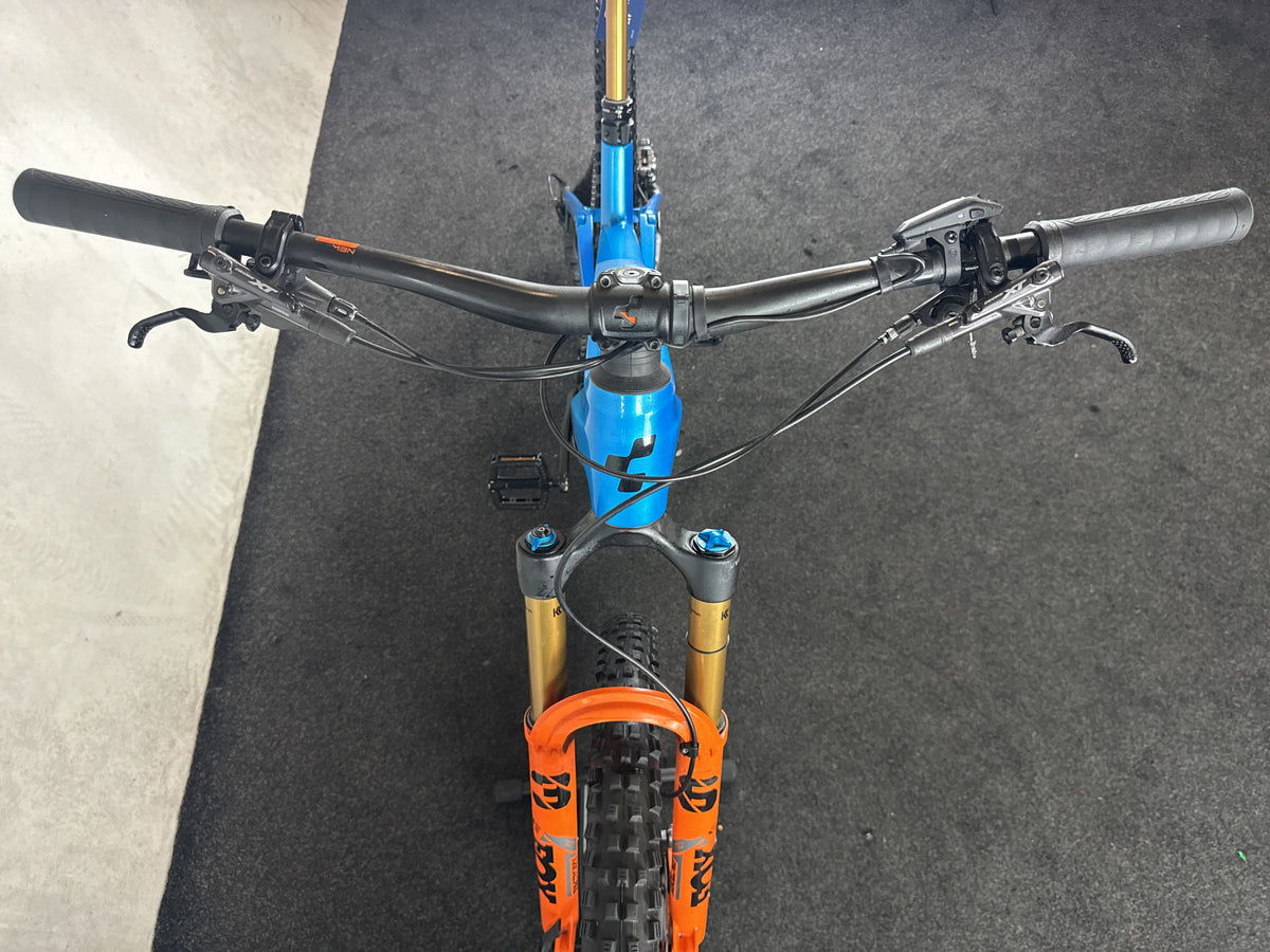 Bifoco — cockpit_von_vorne