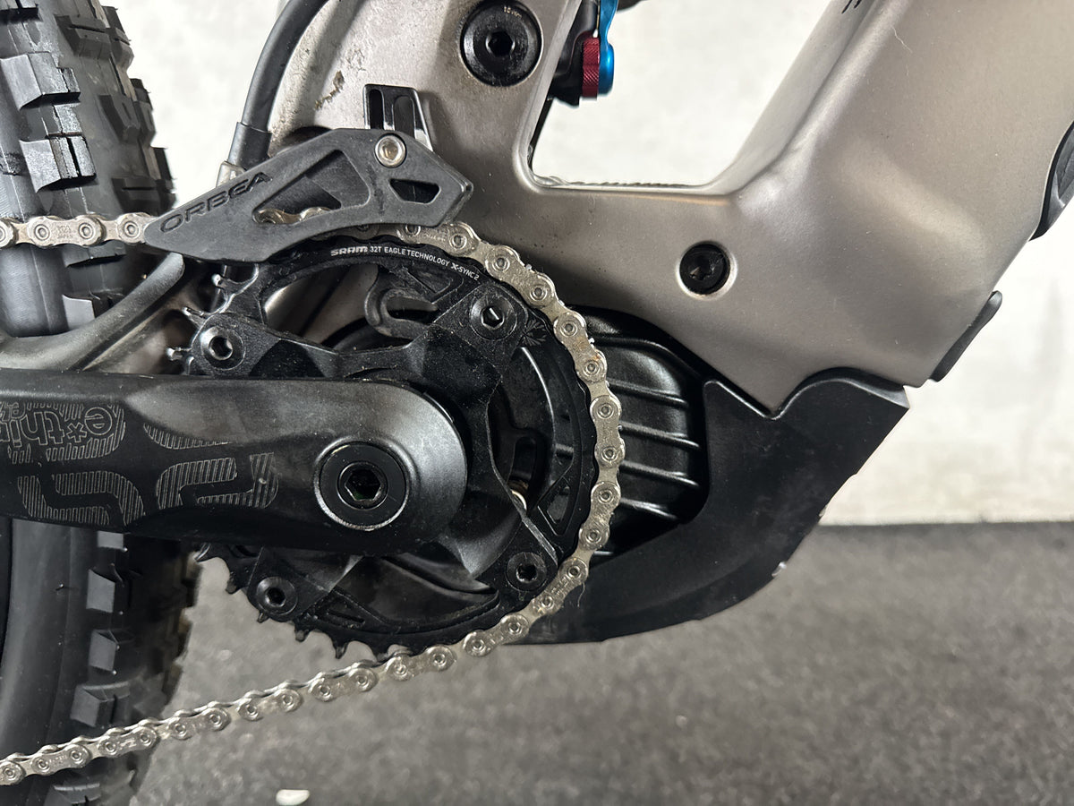 Bifoco — motor_rechts