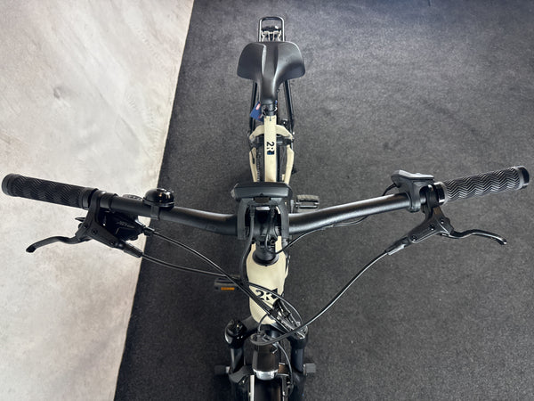 2R Manufaktur ETX 9
