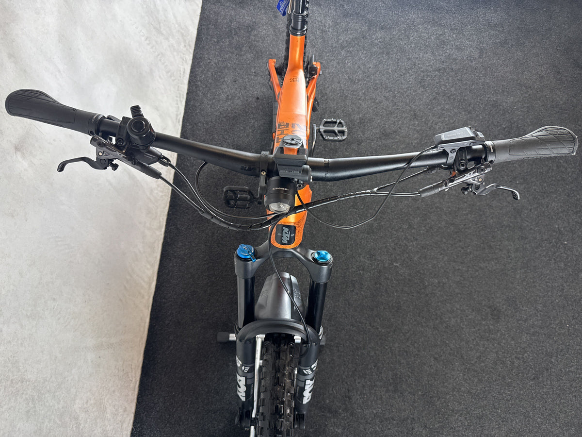 Bifoco — cockpit_von_vorne