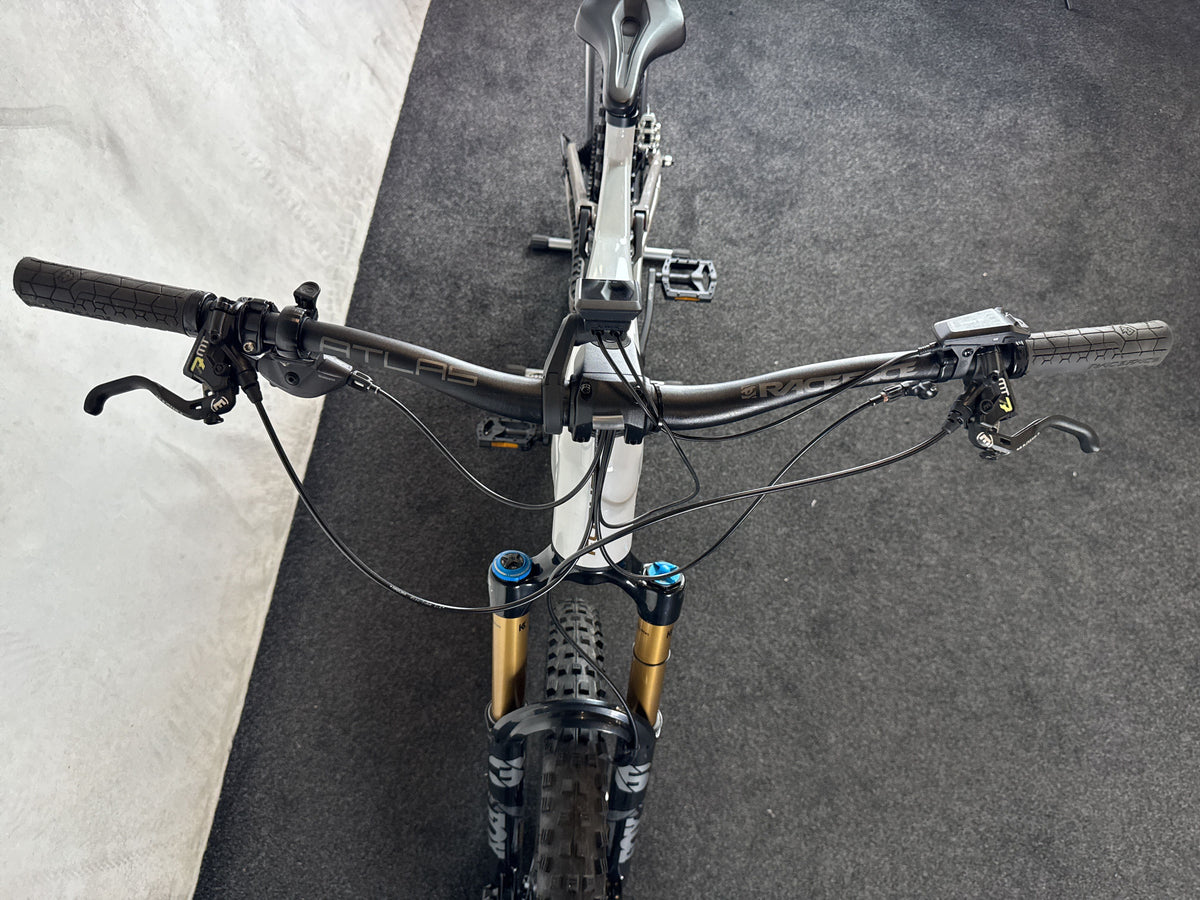 Bifoco — cockpit_von_vorne