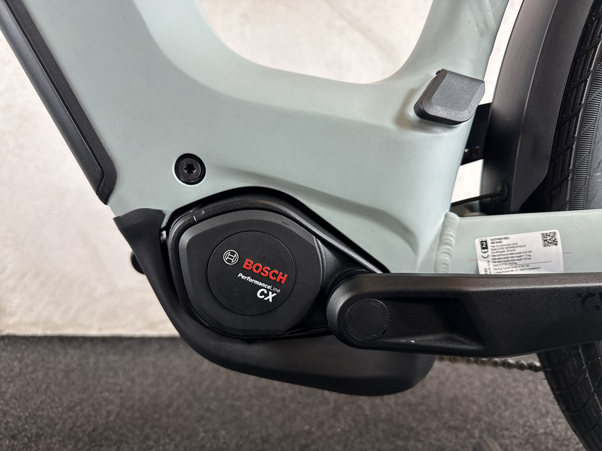 CUBE Kathmandu Hybrid EXC 800 gebraucht – Motor von links
