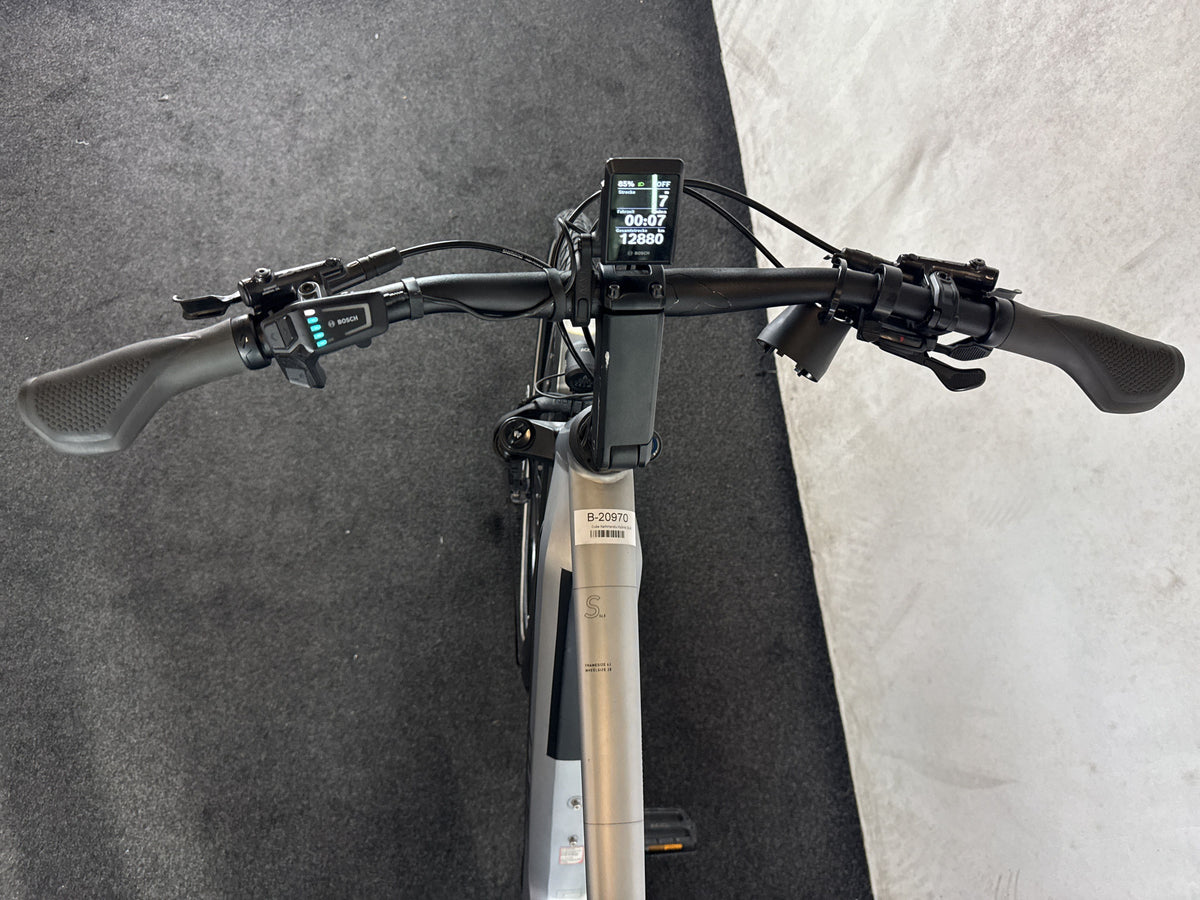 CUBE Kathmandu Hybrid SLX 750 Lady gebraucht – Cockpit aus Fahrersicht