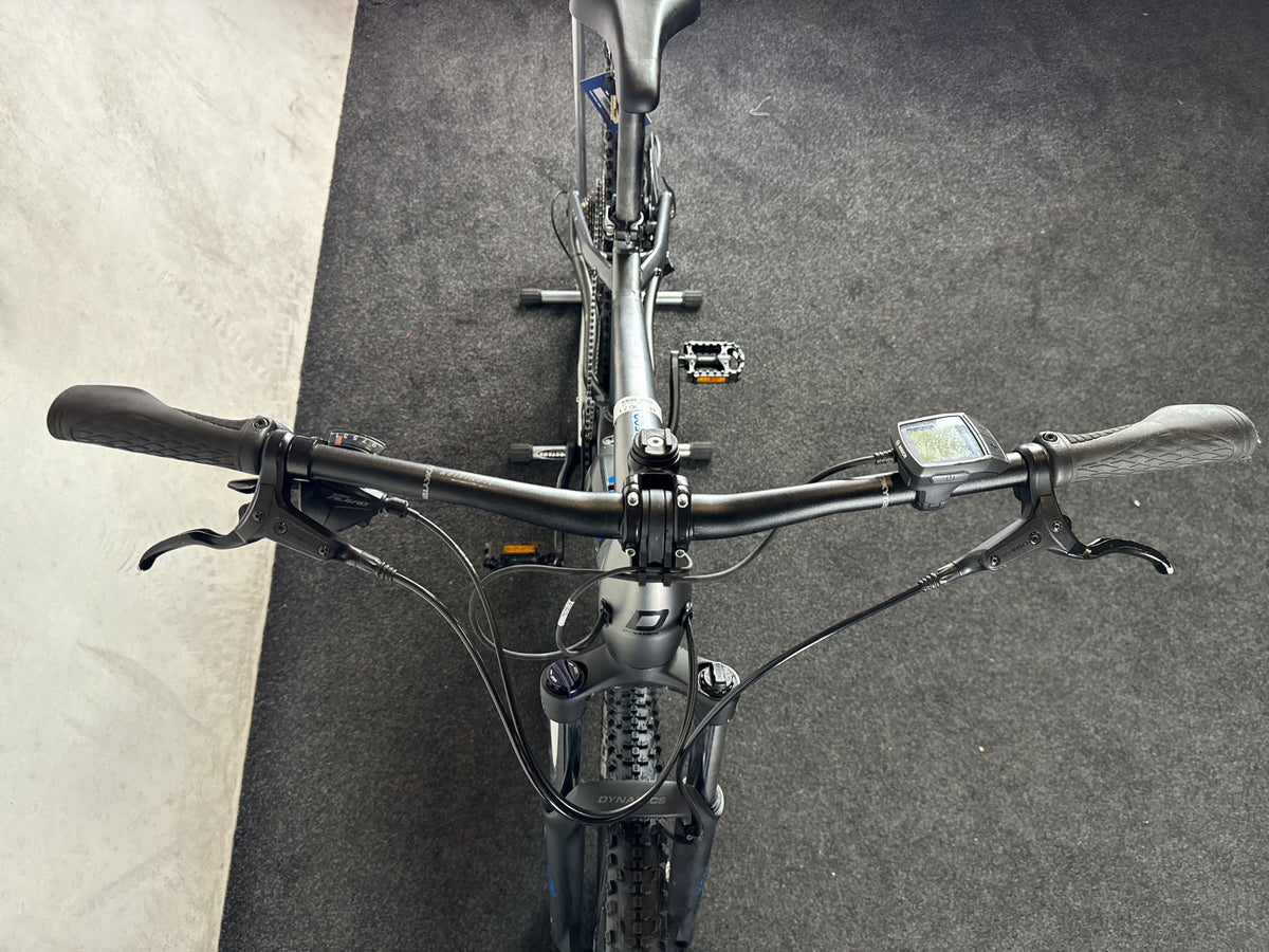 Dynamics Vulcano 500 gebraucht – Cockpit von vorne