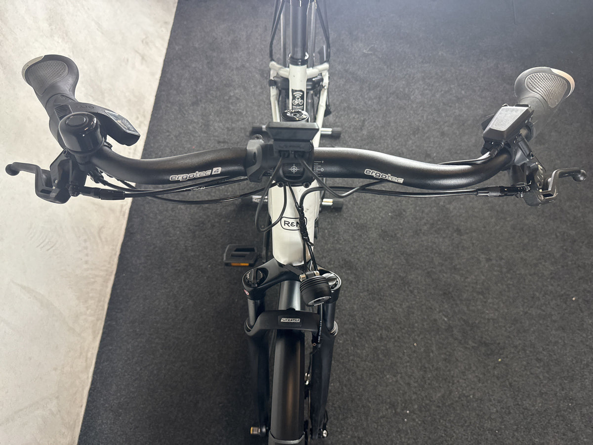 Riese & Müller Roadster4 Mixte vario gebraucht – Cockpit von vorne