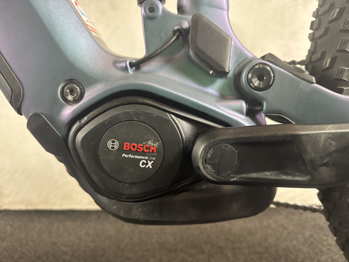 CUBE Stereo Hybrid One22 Race 800 gebraucht – Motor von links