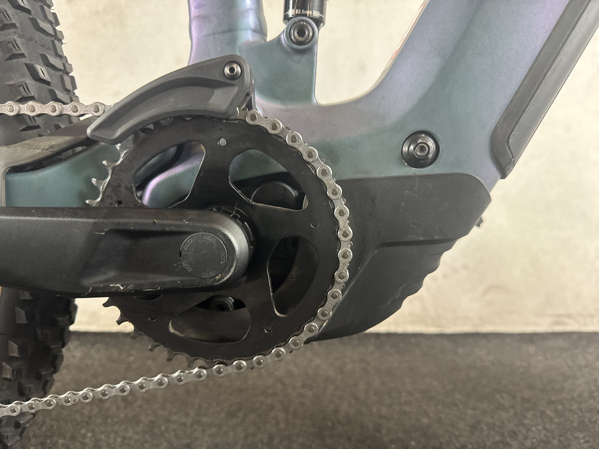 CUBE Stereo Hybrid One22 Race 800 gebraucht – Motor von rechts