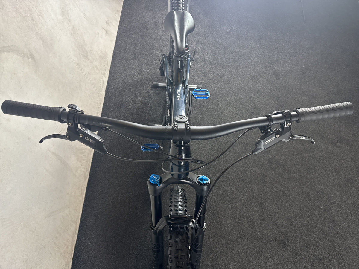Trek Slash 9.7 SLX/XT gebraucht – Cockpit von vorne
