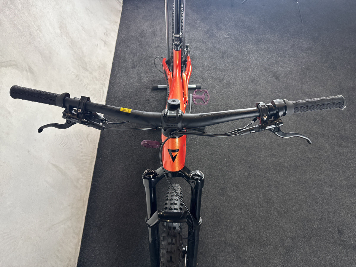 Giant Trance X Advanced E+ Elite 3 gebraucht – Cockpit von vorne