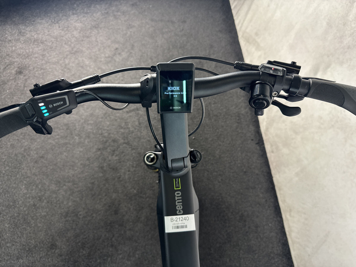 KTM Cento 10 Plus gebraucht – Cockpit aus Fahrersicht