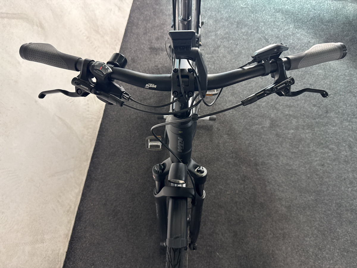 KTM Cento 10 Plus gebraucht – Cockpit von vorne