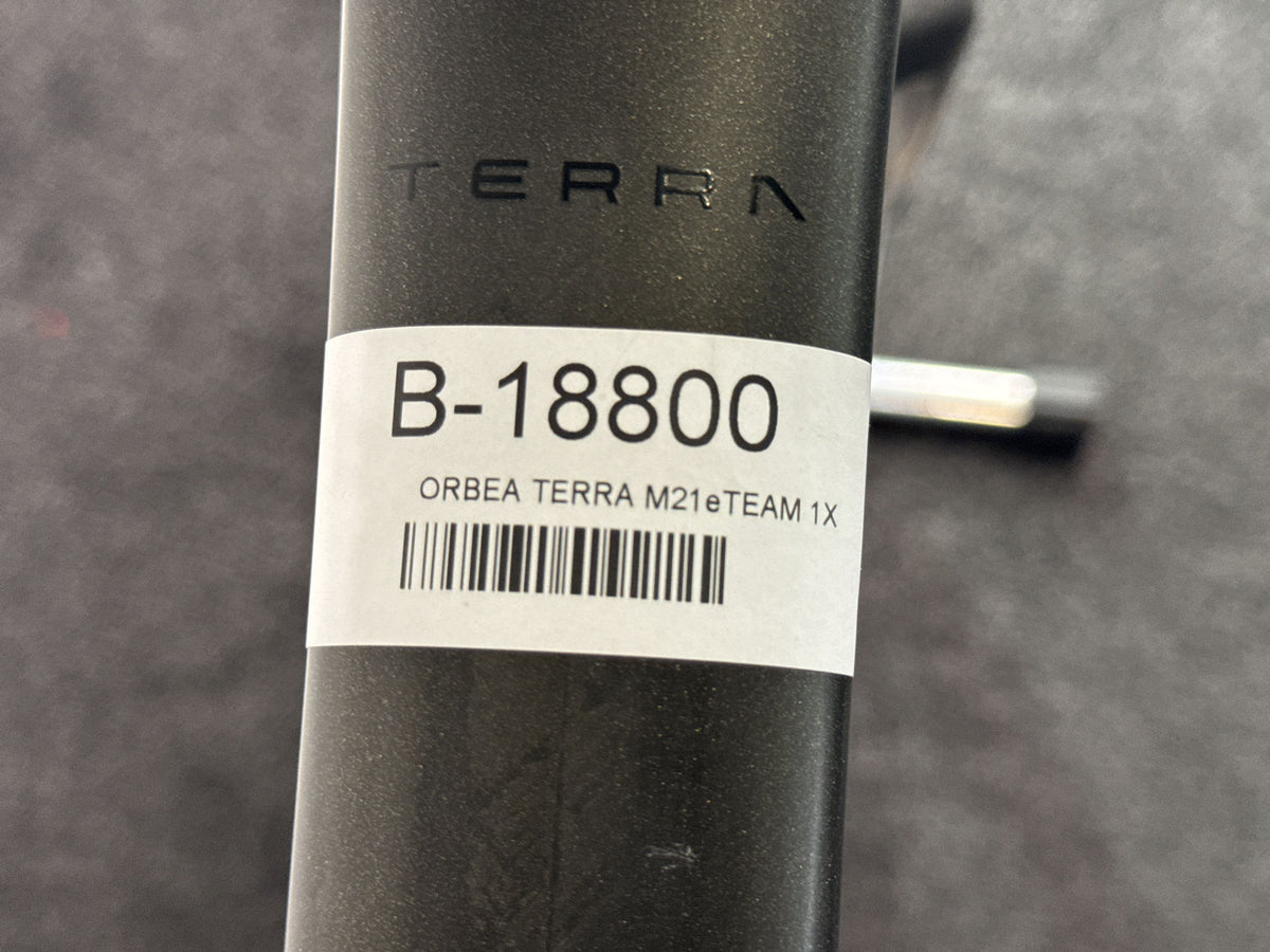 Orbea Terra M21eTEAM 1X gebraucht – Rahmennummer-Etikett