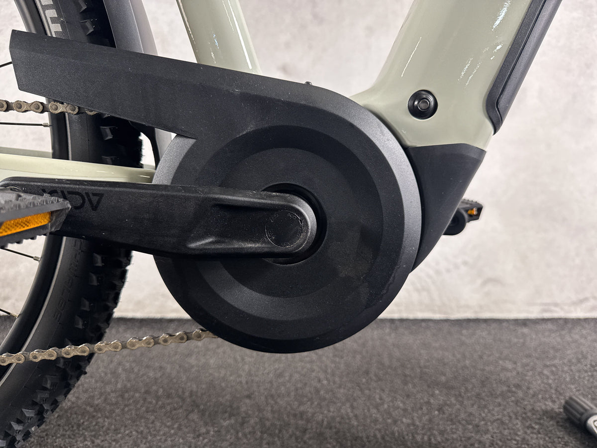 CUBE Nuride Hybrid Performance 600 gebraucht – Motor von rechts