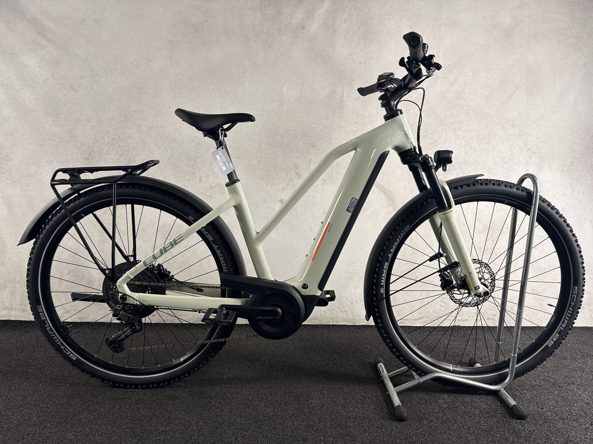 CUBE Nuride Hybrid Performance 600 gebraucht – Seitenansicht rechts