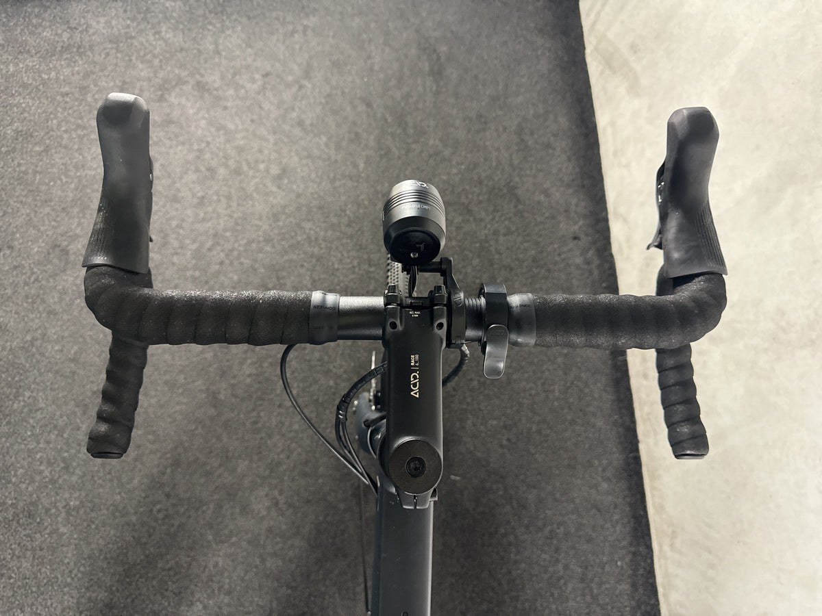 Cube Nuroad Pro FE gebraucht – Cockpit aus Fahrersicht