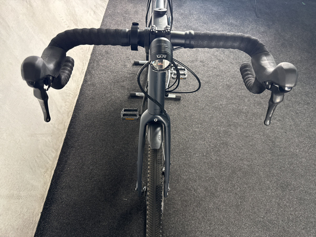 Cube Nuroad Pro FE gebraucht – Cockpit von vorne