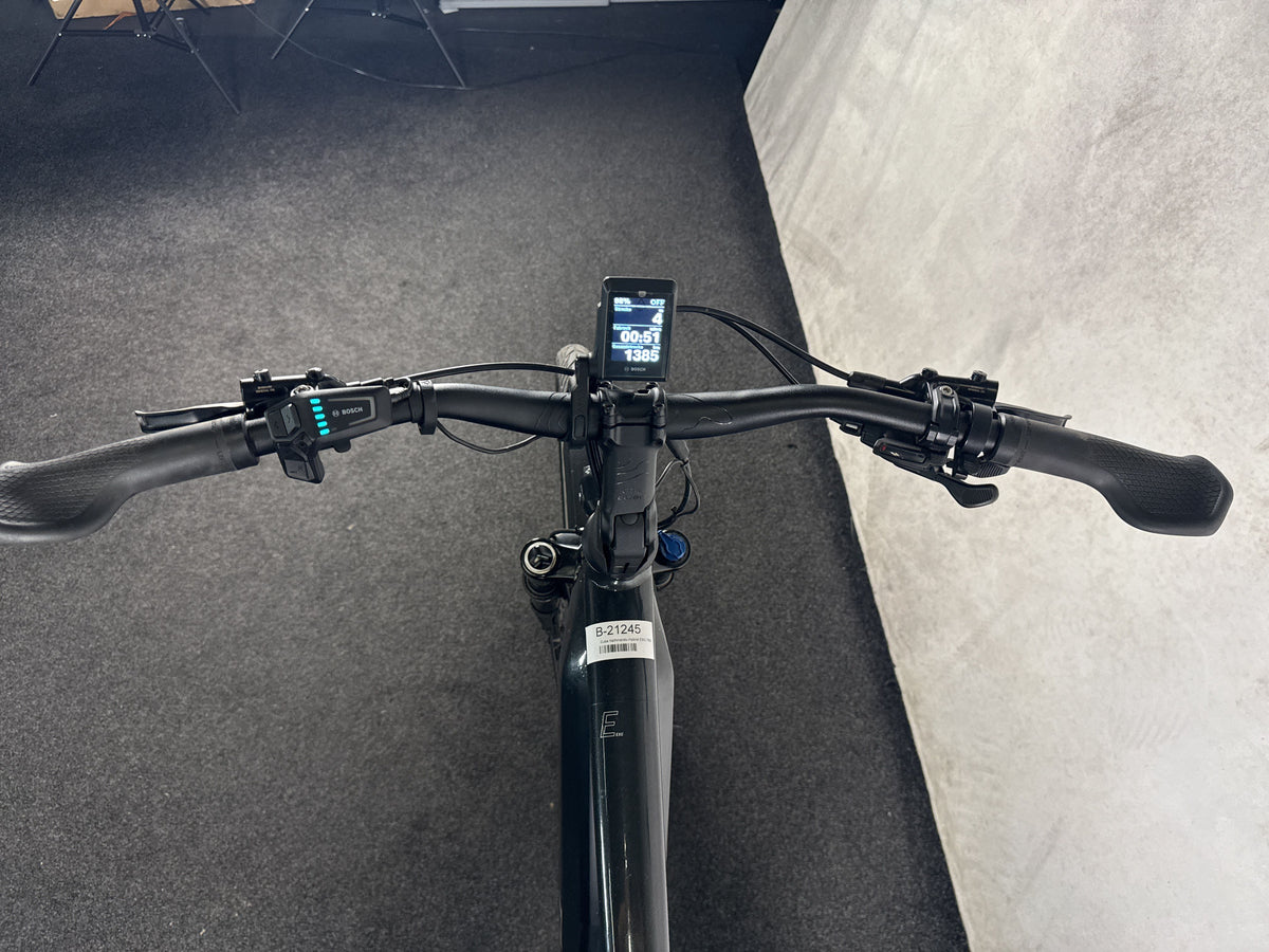 CUBE Kathmandu Hybrid EXC 750 gebraucht – Cockpit aus Fahrersicht