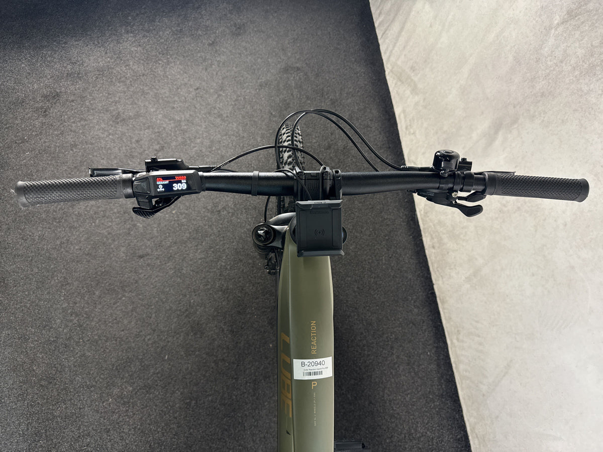 Cube Reaction Hybrid Pro 800 Dusty Olive n Gold 2025 - Hardtail gebraucht – Cockpit aus Fahrersicht