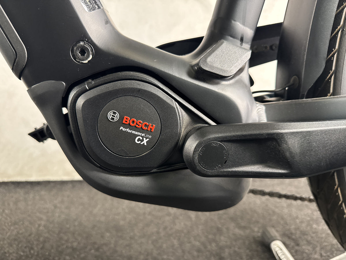 CUBE Kathmandu Hybrid EXC 800 gebraucht – Motor von links