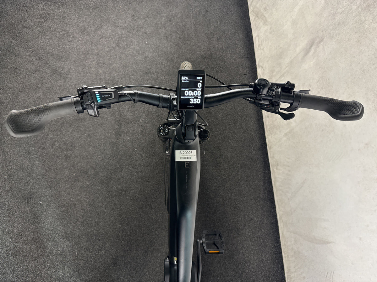 CUBE Kathmandu Hybrid EXC 800 gebraucht – Cockpit aus Fahrersicht