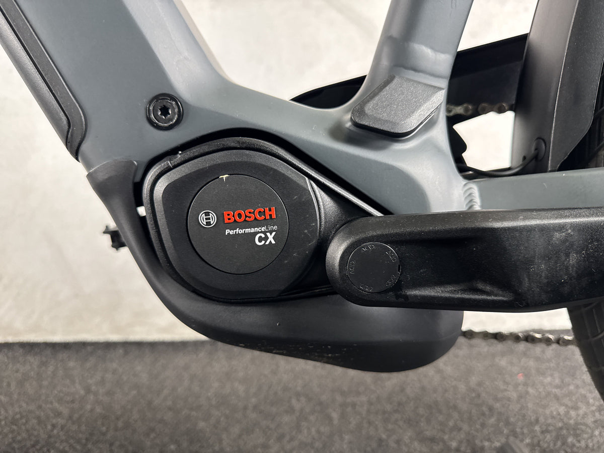 CUBE Kathmandu Hybrid ONE 800 gebraucht – Motor von links