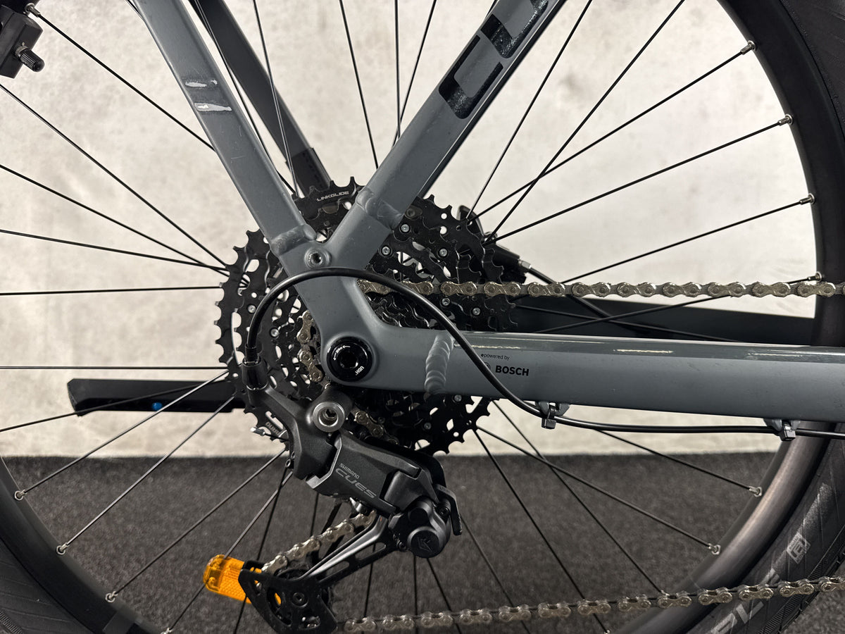 CUBE Kathmandu Hybrid ONE 800 gebraucht – Hinterradnabe und Schaltung