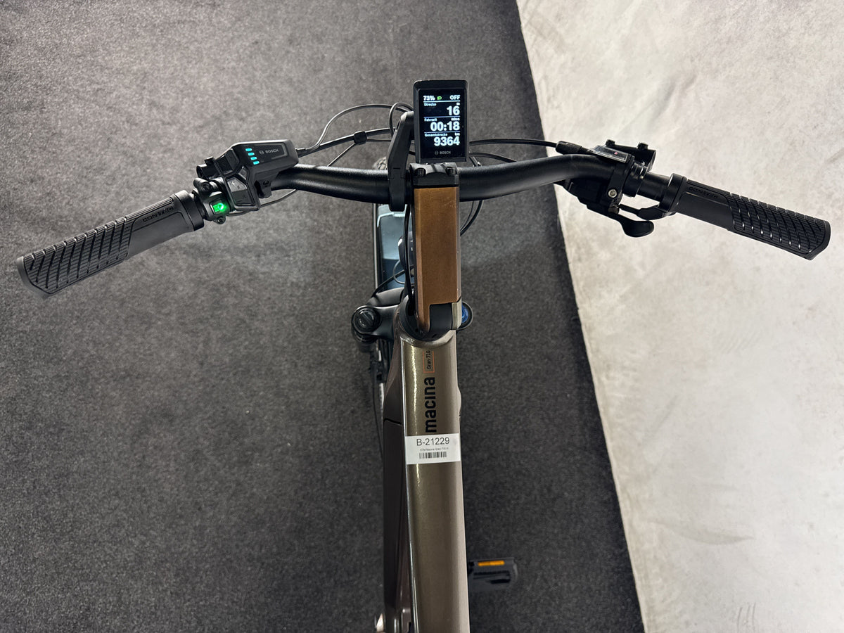 KTM Macina Gran 710 gebraucht – Cockpit aus Fahrersicht