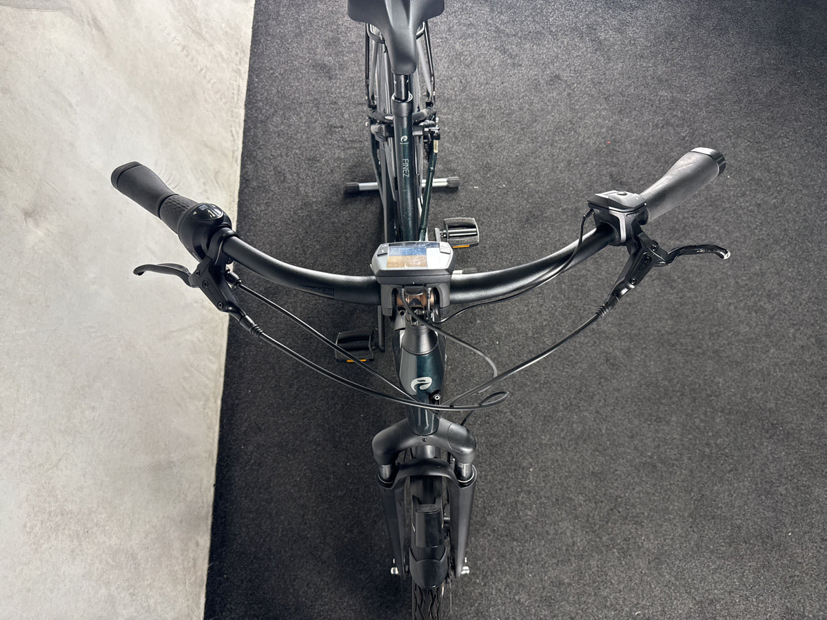 Batavus Finez gebraucht – Cockpit von vorne