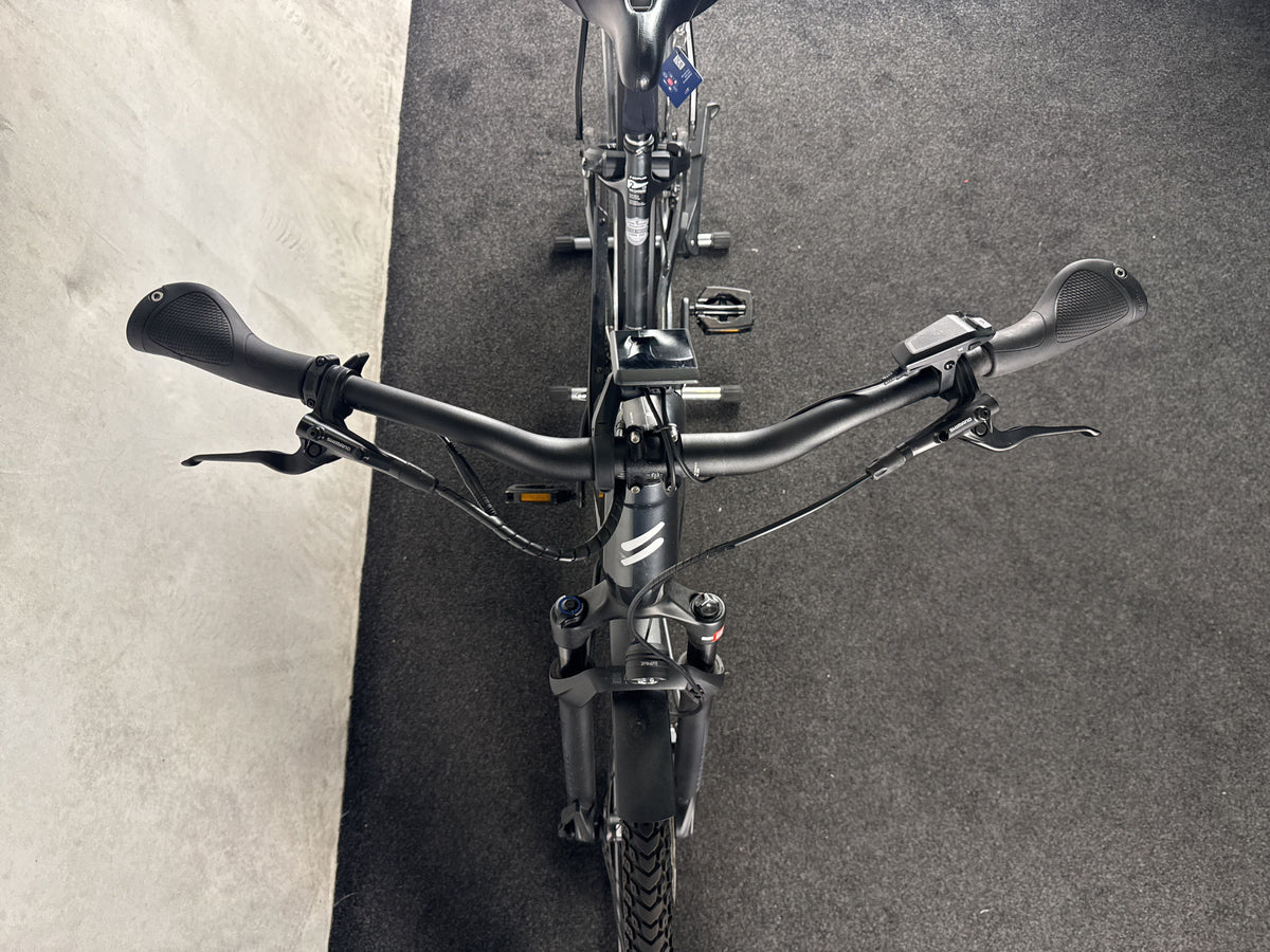Simplon Chenoa e:Low Premium E14 gebraucht – Cockpit von vorne