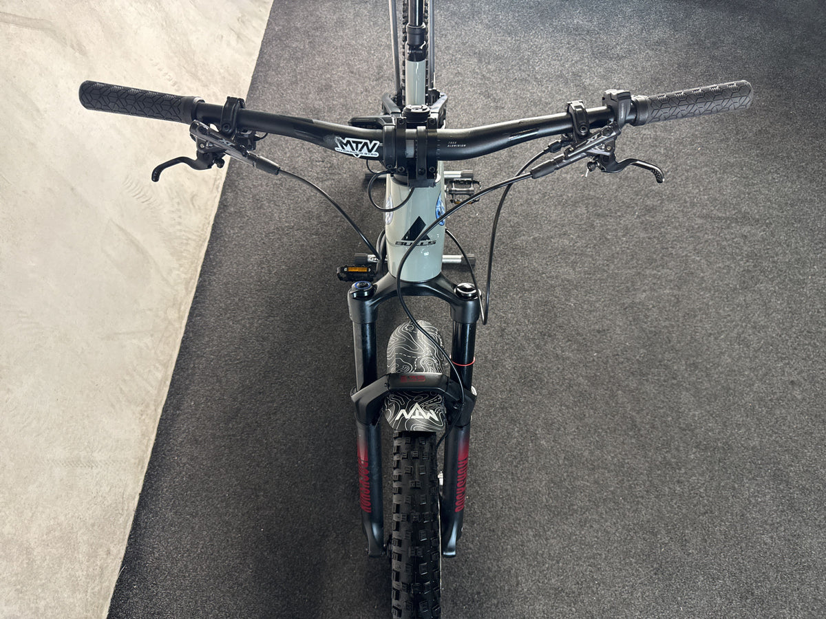 Bulls SONIC EVO AM-SL 2 gebraucht – Cockpit von vorne