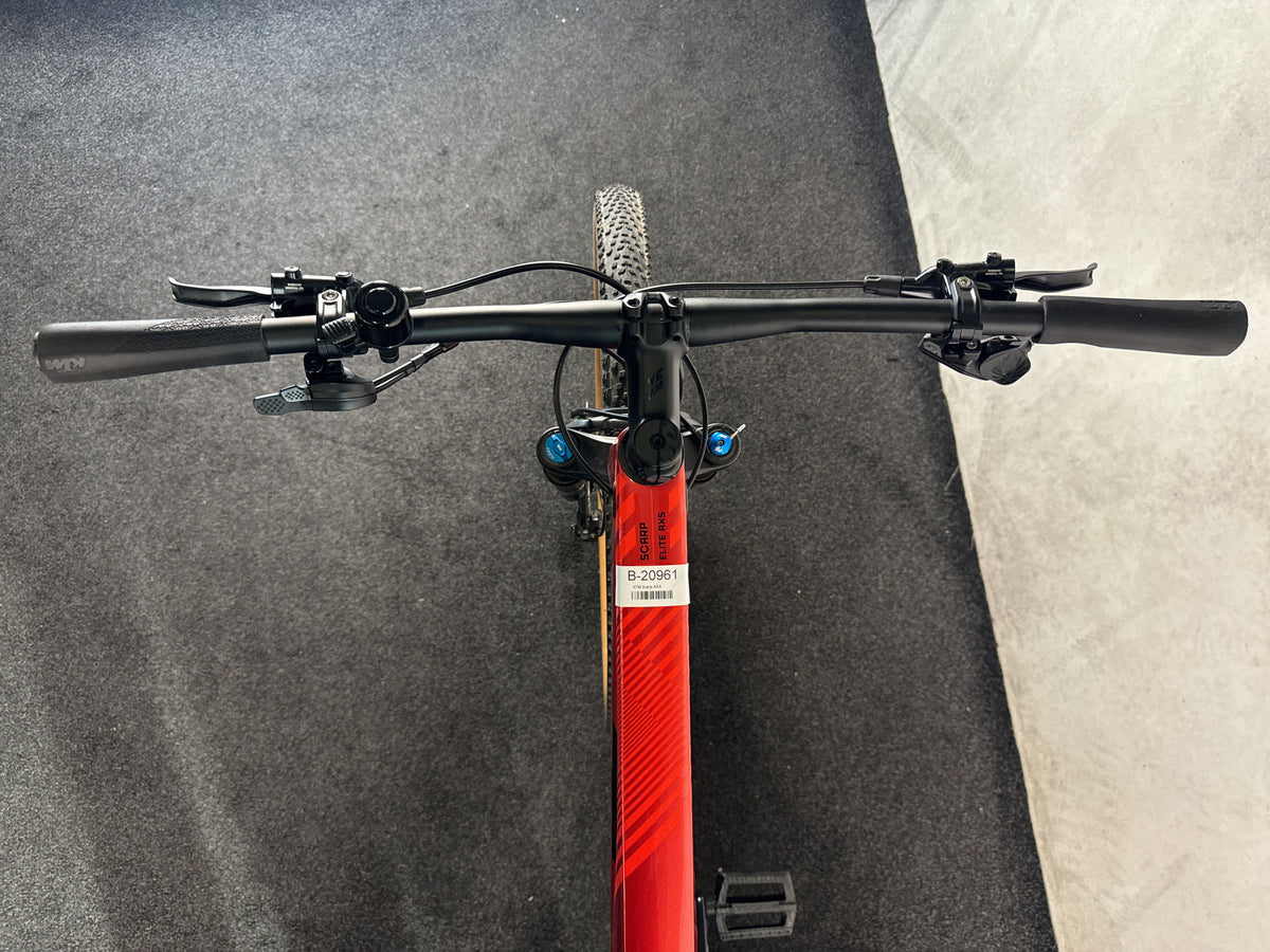 KTM Scarp Elite AXS EVO2 gebraucht – Cockpit aus Fahrersicht